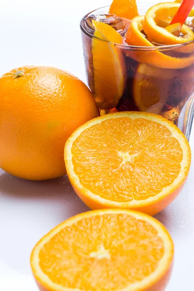 Cóctel frío con fruta naranja — Foto de Stock