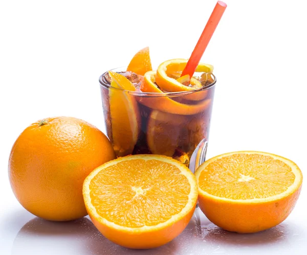 Cocktail frio com fruta laranja — Fotografia de Stock