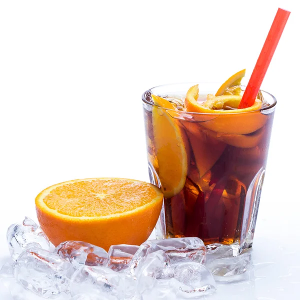 Cocktail froid aux fruits orange — Photo