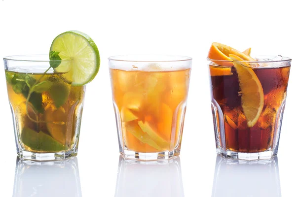 Cocktails mit verschiedenen Zitrusfrüchten — Stockfoto