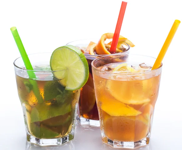 Cocktails met verschillende citrusvruchten — Stockfoto