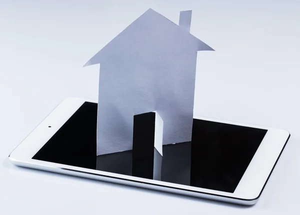Tablet pc and paper house — Stock Photo, Image
