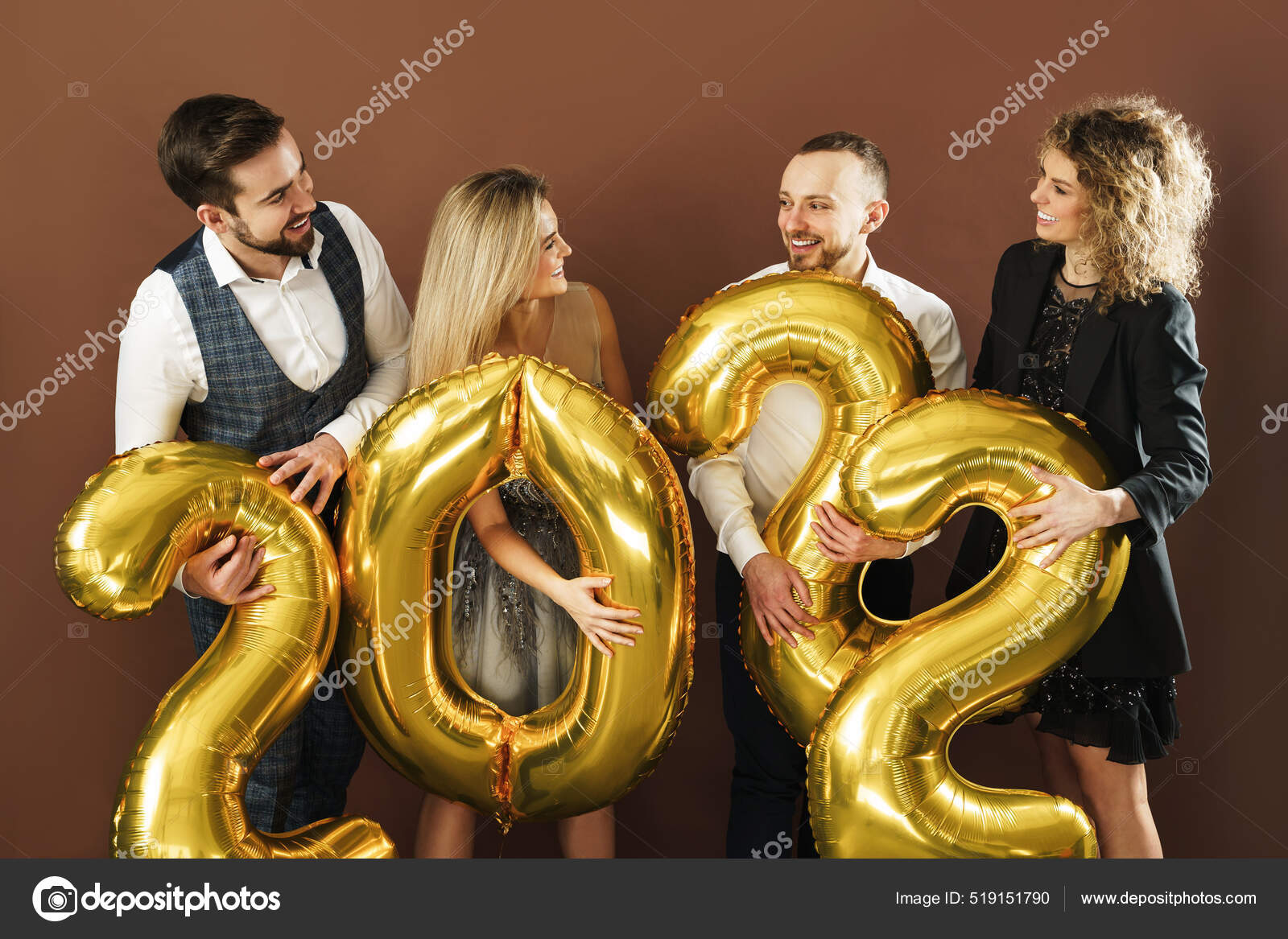 Grupo Pessoas Festa Bonita Bem Vestida Comemorando Chegada 2022 Ano — Foto  © AY_PHOTO #519151790, image size:1600x1167