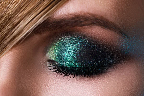 Närbild Kvinnligt Öga Med Grön Ögonskugga — Stockfoto