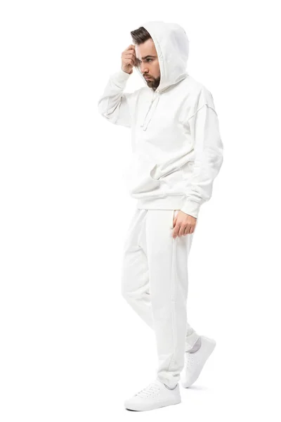 Bonito Homem Vestindo Capuz Branco Branco Calças Isoladas Fundo Branco — Fotografia de Stock