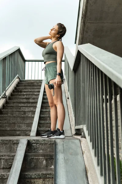 Bella Donna Sportiva Dopo Allenamento Fitness Jogging Una Strada Città — Foto Stock