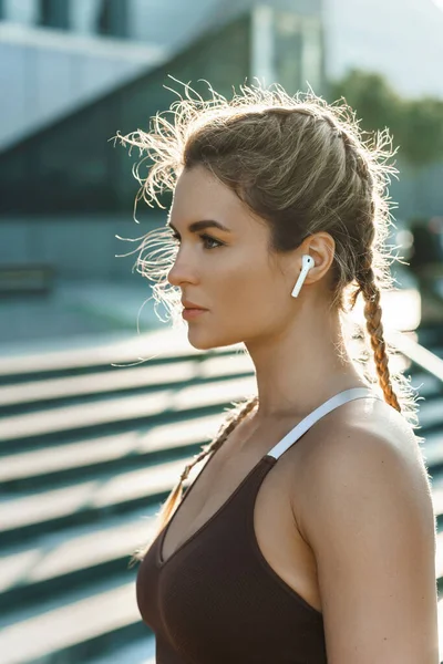 Portrait Sportive Woman Listening Music Her Outdoor Fitness Workout — Stok Foto