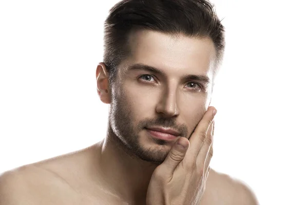 Porträtt Ung Stilig Man Med Vått Ansikte Efter Dusch Vit — Stockfoto
