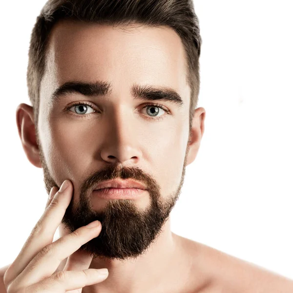 바탕에 부드러운 피부를 잘생긴 턱수염 남자의 — 스톡 사진