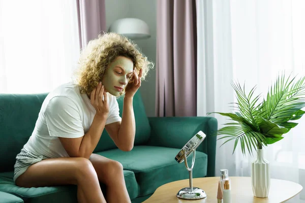 Young Beautiful Woman Applying Exfoliating Cleansing Mask Her Face — Stock Photo, Image