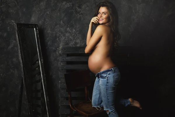 Portrait Young Pregnant Woman Wearing Jeans Beautiful Long Hair Studio — Stock Photo, Image