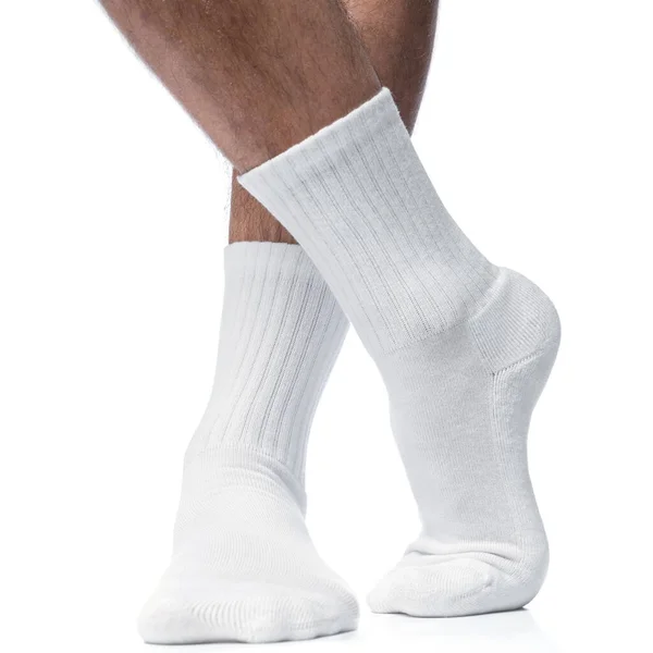 Mannelijke Voeten Met Witte Katoenen Sokken Geïsoleerd Witte Achtergrond — Stockfoto