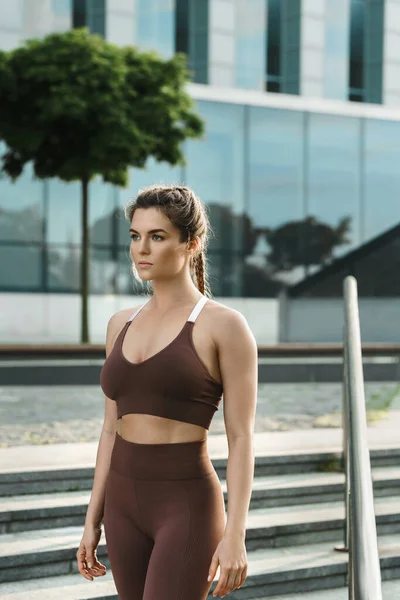 Portret Van Sexy Sportieve Vrouw Tijdens Haar Outdoor Fitness Workout — Stockfoto