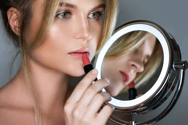 Beautiful Woman Tube Lipstick Mirror Led Light Gray Background — Stock Photo, Image
