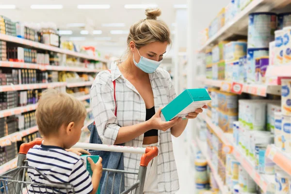 New Normal Shopping Young Mother Wearing Prevention Mask Her Little — Stock Photo, Image