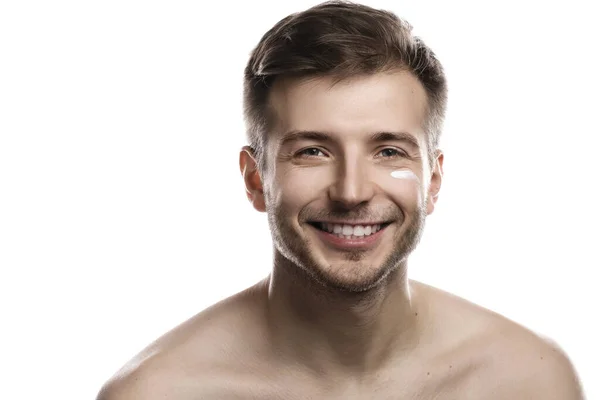 Beleza Dos Homens Jovem Está Aplicando Creme Hidratante Envelhecimento Seu — Fotografia de Stock
