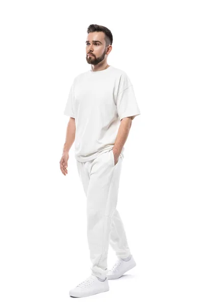 Hombre Guapo Usando Ropa Blanca Con Espacio Blanco Para Diseño — Foto de Stock