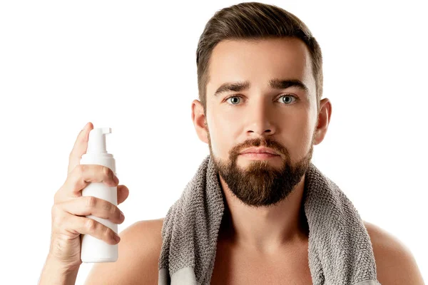 Hombre Guapo Con Una Espuma Limpiadora Afeitar Sobre Fondo Blanco —  Fotos de Stock