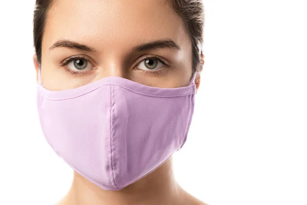 Retrato Mujer Joven Con Máscara Prevención Púrpura Sobre Fondo Blanco —  Fotos de Stock