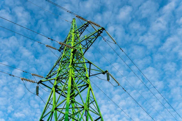 Concetto Energia Ecologica Torre Trasmissione Verde Bellissimo Cielo Blu — Foto Stock