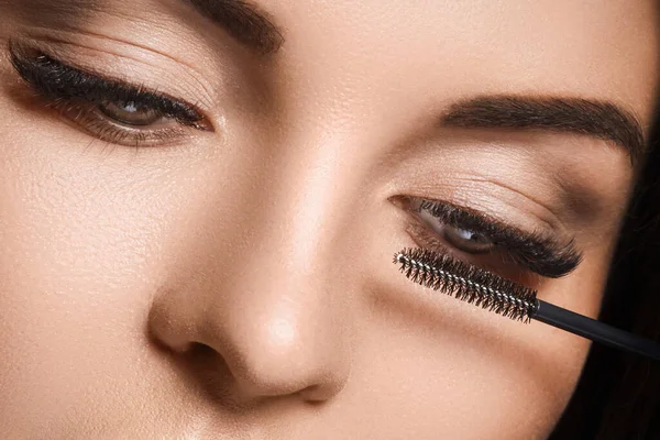 Close Female Face Mascara Wand Maximum Volume Artificial Eyelashes — Stock Photo, Image