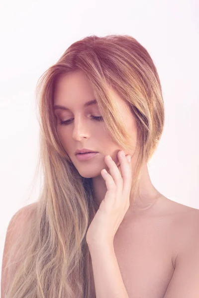 Portrét Mladé Krásné Blondýny Hladkou Pletí Studiu — Stock fotografie
