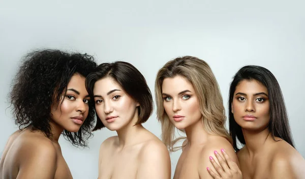 Multi Etnische Schoonheid Vriendschap Groep Van Mooie Verschillende Etniciteit Vrouwen — Stockfoto