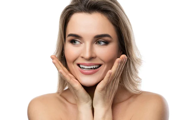 Retrato Mulher Loira Bonita Com Cabelo Ondulado Longo Pele Lisa — Fotografia de Stock