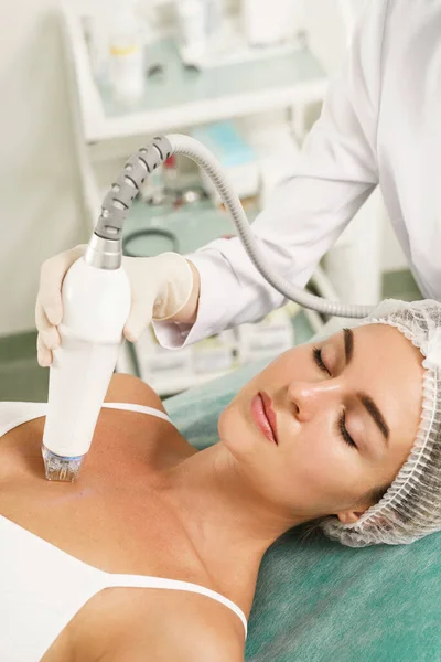 Doctor Beautiful Woman Client Radiofrequency Lifting Treatment Medical Aesthetic Clinic — Stock Photo, Image