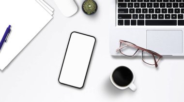 Akıllı telefon ofis tarzına sahip tablet bilgisayar dizüstü bilgisayarı üzerinde üst görünüm .