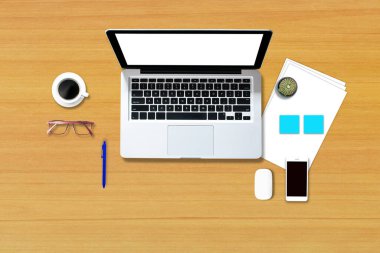 Tablet akıllı telefon bilgisayar dizüstü bilgisayar üzerinde ofis biçimli üst görünüm.