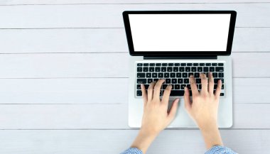 Ofis tarzı ahşap zeminli tablet akıllı telefon bilgisayarının üst görüntüsü.