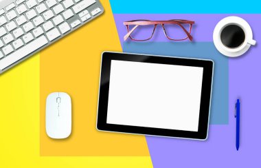  Tablet ve akıllı telefonlar izole edilmiş renk arkaplan ofis biçimi .