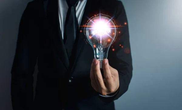 Hand Des Geschäftsmannes Mit Glühbirne Innovative Technologie Gemischte Medien Digitale — Stockfoto