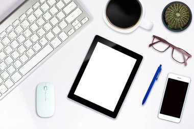 Üst görünüm bilgisayar klavye ofis biçimi.