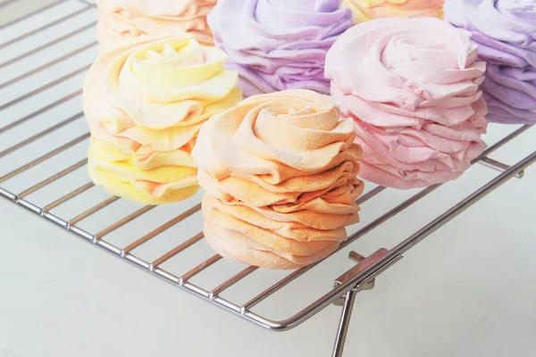 Marshmallows Und Zephyre Kochen Traditionelle Farbige Süße Desserts Für Den — Stockfoto