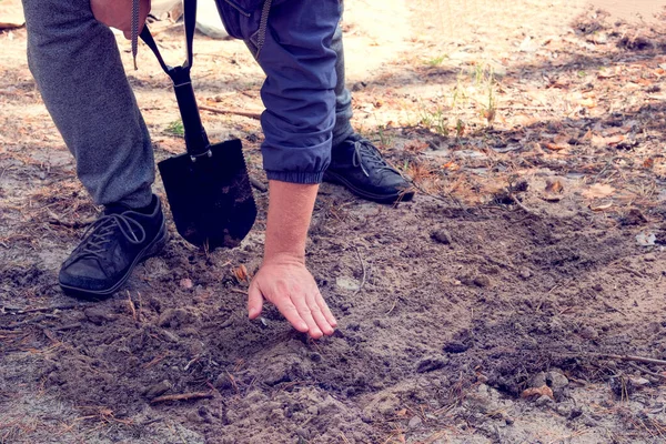 Man Digs Soil Shovel Forest Black Shovel Human Hands — Photo