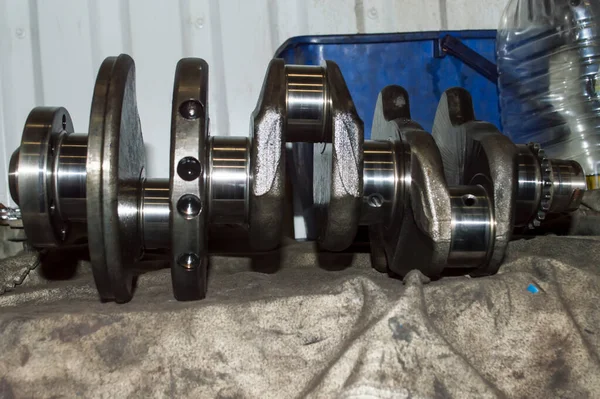 Old Crankshaft Automobile Three Cylinder Internal Combustion Engine Lies Work — Stock Photo, Image