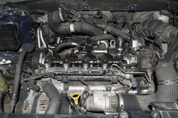 Vista Compartimento Motor Com Motor Combustão Interna Quatro Cilindros Com — Fotografia de Stock