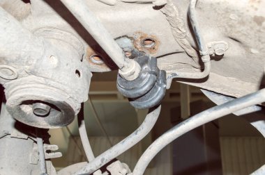 Arabanın arka dengeleyicisinin sağ kolu.