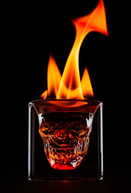 Kafatası şekli cam