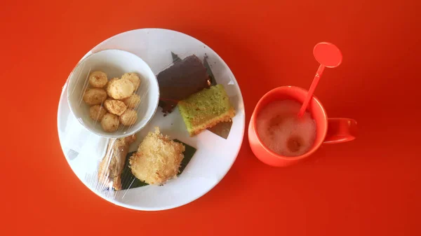 Snack Cubierto Plástico Una Taza Café — Foto de Stock