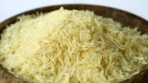 Arroz Basmati Placa Madeira Fundo Branco — Fotografia de Stock