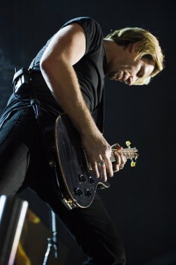 grup Nickelback gerçekleştirme