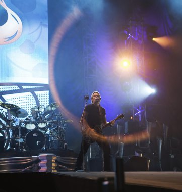 grup Nickelback gerçekleştirme
