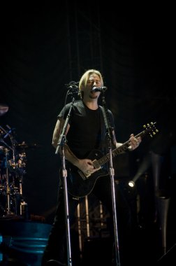 grup Nickelback gerçekleştirme