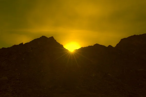 Sunset over the mountains — Stock Photo, Image