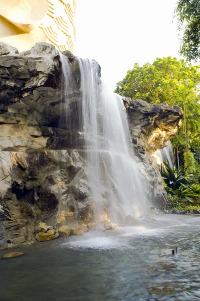 Schöner Wasserfall — Stockfoto