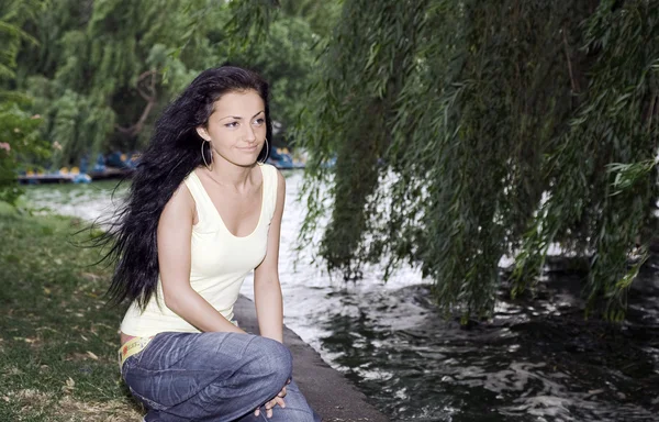 Beautiful girl in forest — Stock Photo, Image