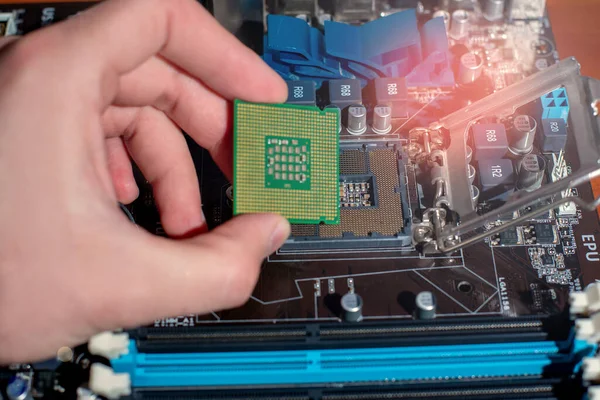 Pahalı bilgisayar tamir işlemcileri. PC bileşenlerinin maliyetinde artış.